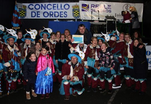 O Sábado de Piñata enche as rúas de Ordes de diversión co seu tradicional concurso de disfraces.